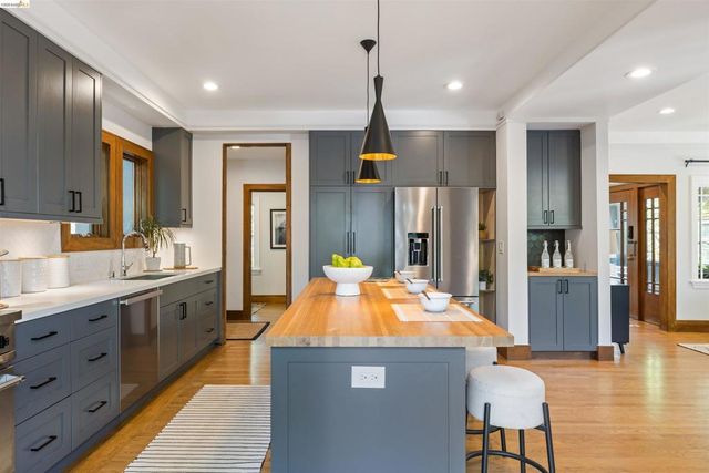 3208 Claremont Ave, Berkeley, CA 94705