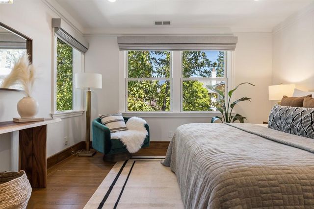 3208 Claremont Ave, Berkeley, CA 94705