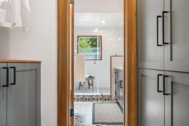 3208 Claremont Ave, Berkeley, CA 94705