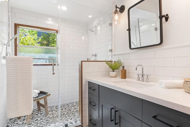 3208 Claremont Ave, Berkeley, CA 94705