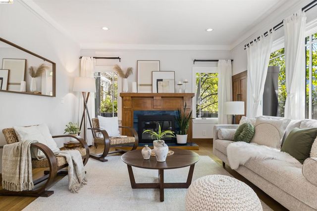 3208 Claremont Ave, Berkeley, CA 94705