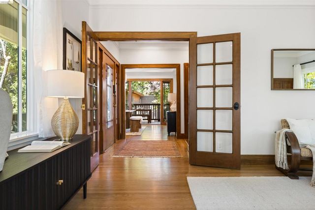 3208 Claremont Ave, Berkeley, CA 94705