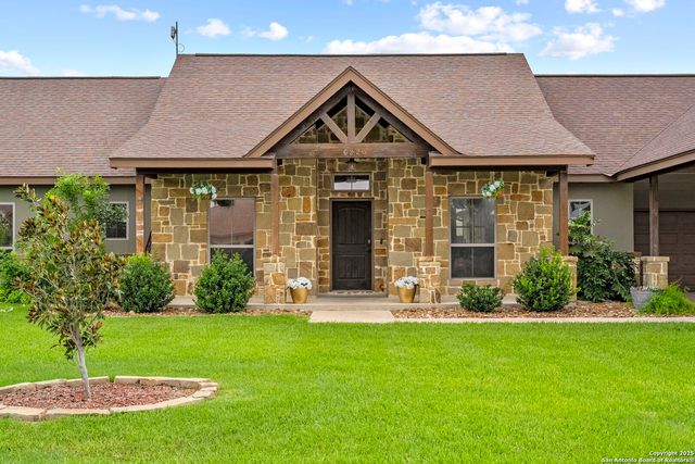 622 N Dickson, Poth, TX 78147