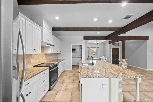 622 N Dickson, Poth, TX 78147