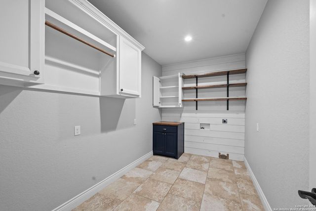 622 N Dickson, Poth, TX 78147