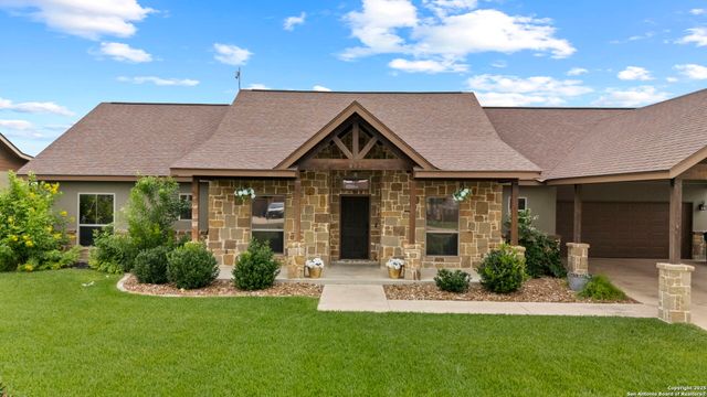 622 N Dickson, Poth, TX 78147