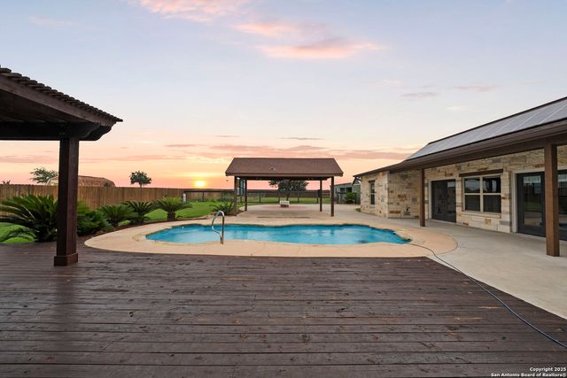 622 N Dickson, Poth, TX 78147