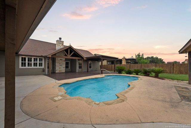 622 N Dickson, Poth, TX 78147