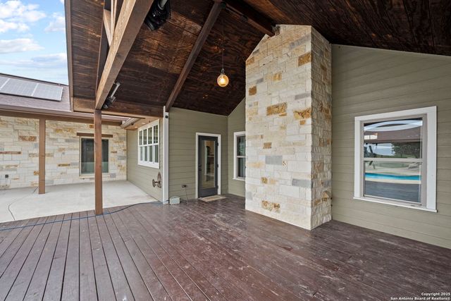 622 N Dickson, Poth, TX 78147