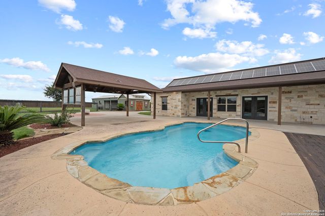 622 N Dickson, Poth, TX 78147