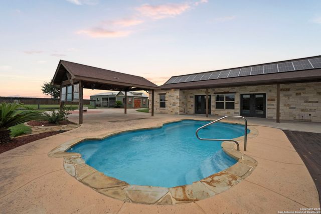 622 N Dickson, Poth, TX 78147