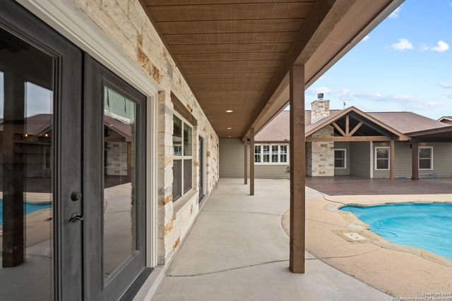 622 N Dickson, Poth, TX 78147