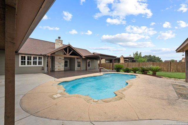 622 N Dickson, Poth, TX 78147