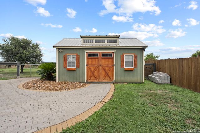 622 N Dickson, Poth, TX 78147