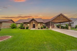 622 N Dickson, Poth, TX 78147