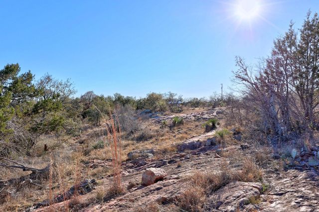 901 Rocky Hollow DR, Burnet, TX 78611