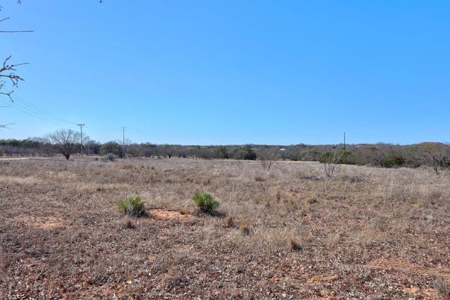 901 Rocky Hollow DR, Burnet, TX 78611