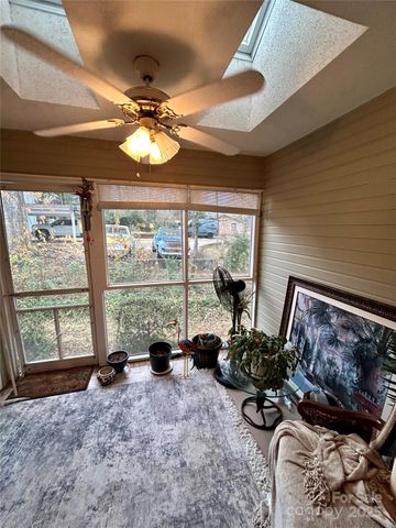 247 5th Avenue NE 8, Hickory, NC 28601