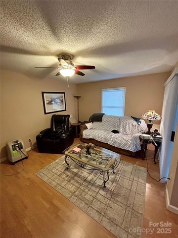 247 5th Avenue NE 8, Hickory, NC 28601