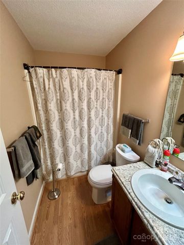 247 5th Avenue NE 8, Hickory, NC 28601