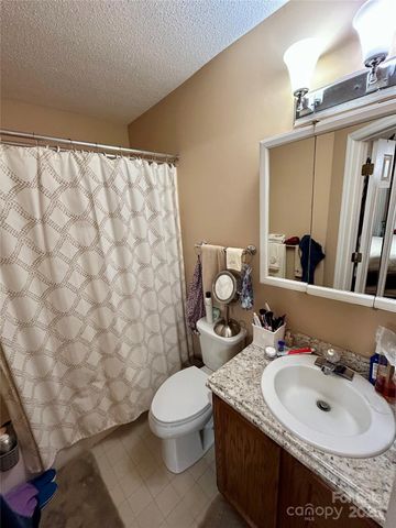 247 5th Avenue NE 8, Hickory, NC 28601