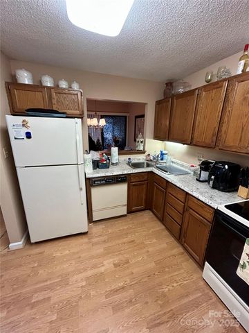 247 5th Avenue NE 8, Hickory, NC 28601