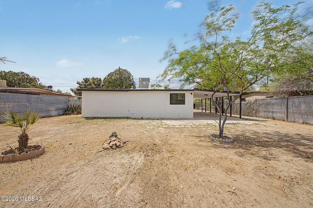 2724 N Eastgate Drive, Tucson, AZ 85712