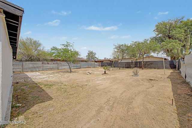 2724 N Eastgate Drive, Tucson, AZ 85712