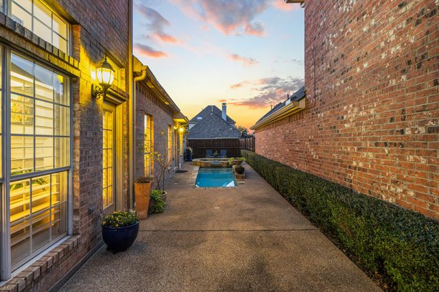 8625 Old Oak Drive, Irving, TX 75063