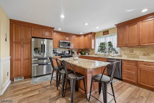 17 Rosenbrook Dr, Lincoln Park Boro, NJ 07035