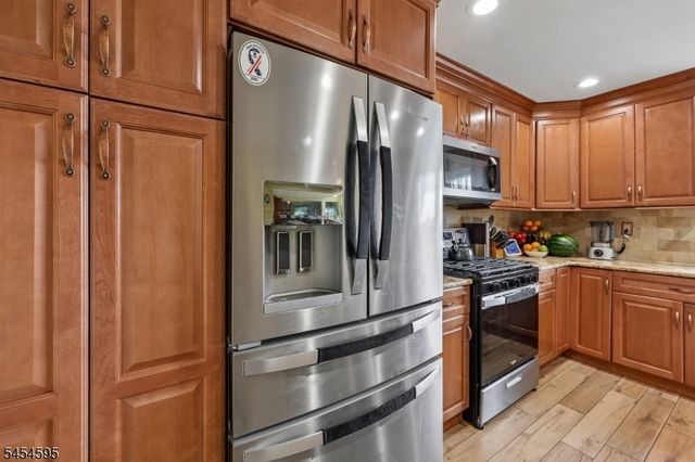 17 Rosenbrook Dr, Lincoln Park Boro, NJ 07035