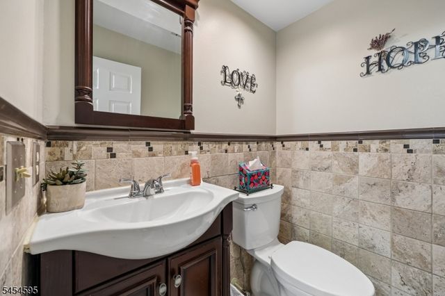 17 Rosenbrook Dr, Lincoln Park Boro, NJ 07035
