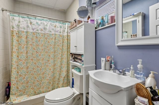 17 Rosenbrook Dr, Lincoln Park Boro, NJ 07035