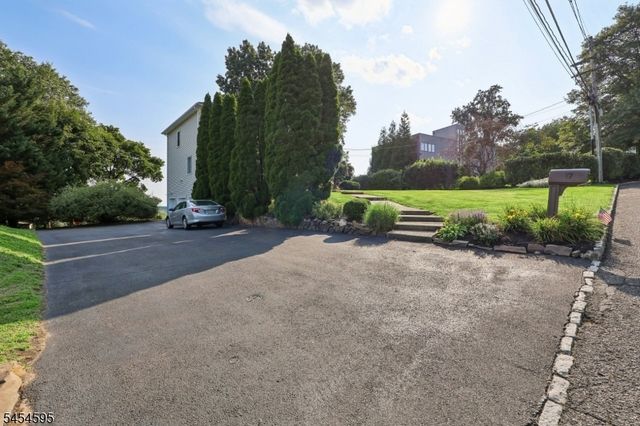 17 Rosenbrook Dr, Lincoln Park Boro, NJ 07035