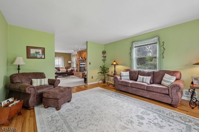 17 Rosenbrook Dr, Lincoln Park Boro, NJ 07035