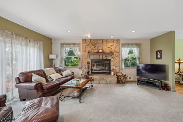 17 Rosenbrook Dr, Lincoln Park Boro, NJ 07035
