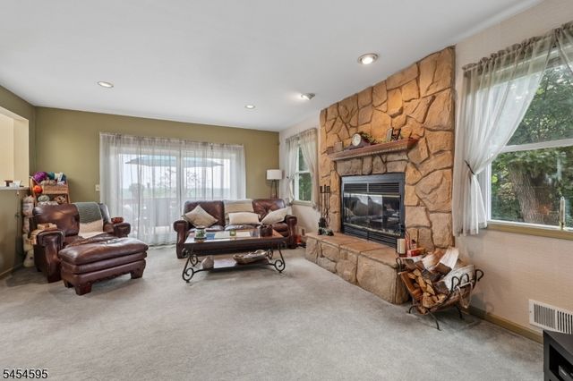 17 Rosenbrook Dr, Lincoln Park Boro, NJ 07035