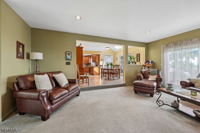 17 Rosenbrook Dr, Lincoln Park Boro, NJ 07035