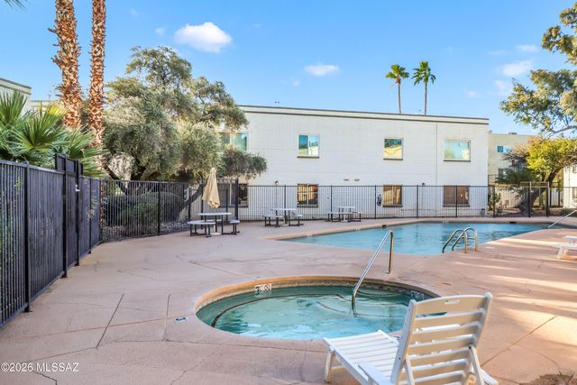 8450 E Old Spanish Trl Apt 123, Tucson, AZ 85710