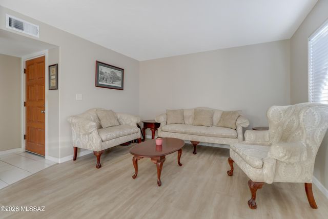 8450 E Old Spanish Trl Apt 123, Tucson, AZ 85710