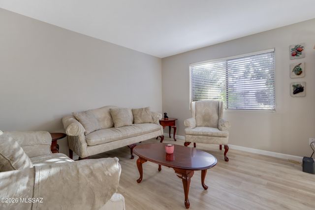 8450 E Old Spanish Trl Apt 123, Tucson, AZ 85710