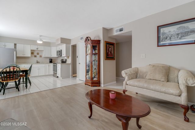 8450 E Old Spanish Trl Apt 123, Tucson, AZ 85710