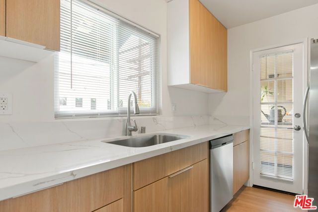 8440 Willoughby Avenue 3, Los Angeles, CA 90069