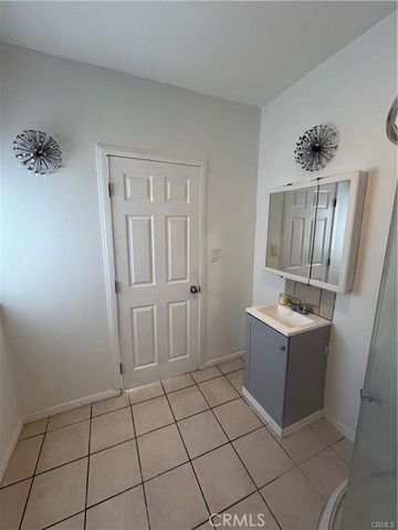 8561 Orion, North Hills, CA 91343