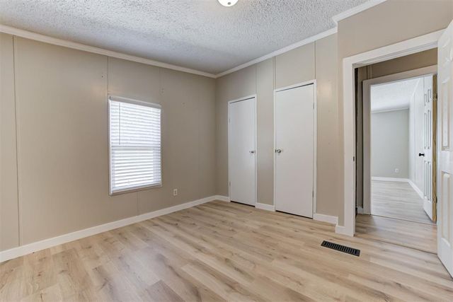 12201 Tamewood Drive, Mcloud, OK 74851