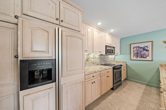 13 Quail Island, Elkhart, IN 46514