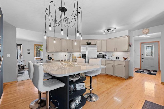 1831 S MAYFAIR DRIVE, Appleton, WI 54914