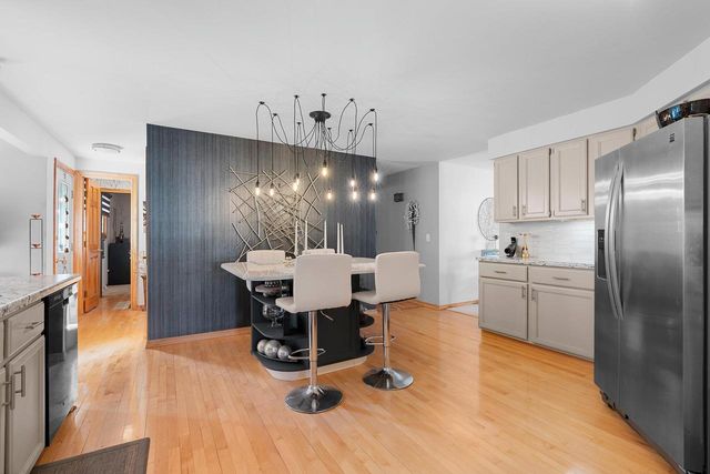 1831 S MAYFAIR DRIVE, Appleton, WI 54914