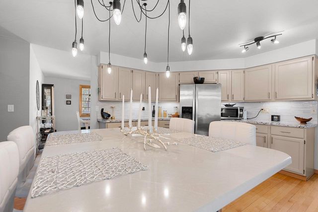 1831 S MAYFAIR DRIVE, Appleton, WI 54914