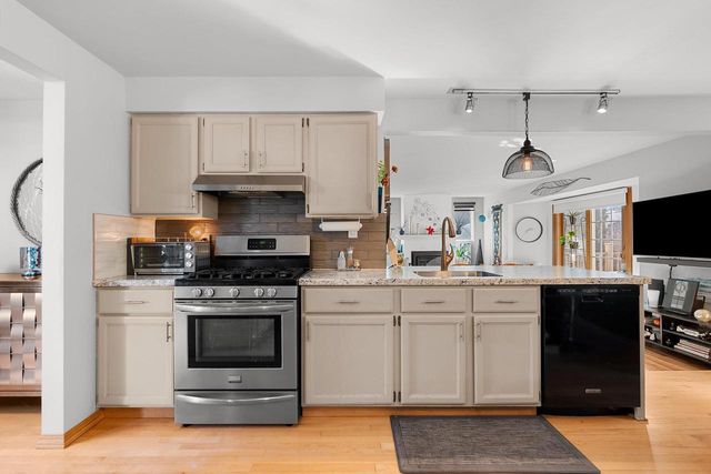 1831 S MAYFAIR DRIVE, Appleton, WI 54914